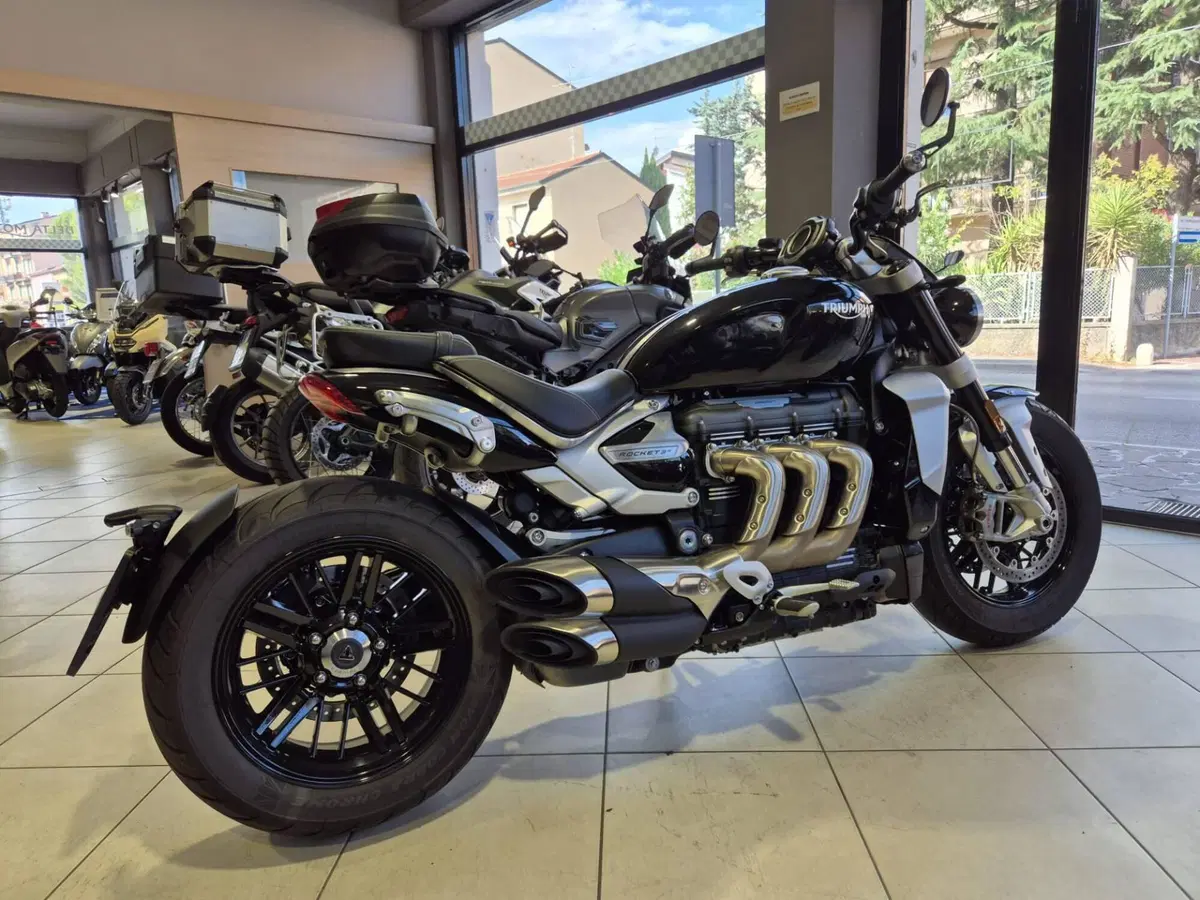 Triumph Rocket 3 R (2021 - 24) (3)