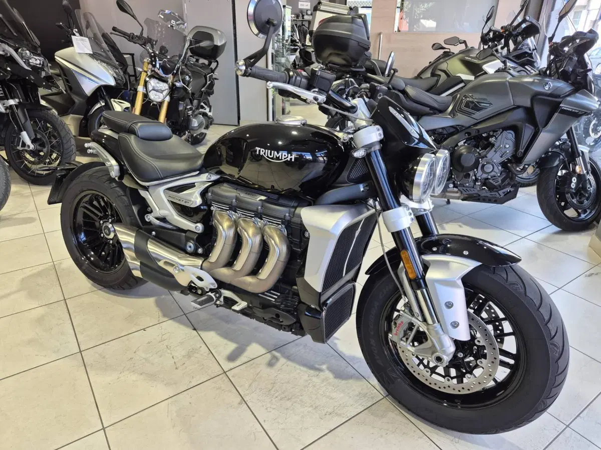 Triumph Rocket 3 R (2021 - 24) (2)