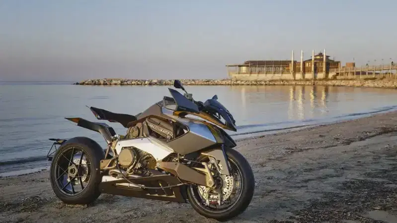 Vyrus Alien. Col motore Ducati supera i 200 cavalli!