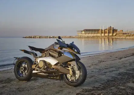 Vyrus Alien. Col motore Ducati supera i 200 cavalli!