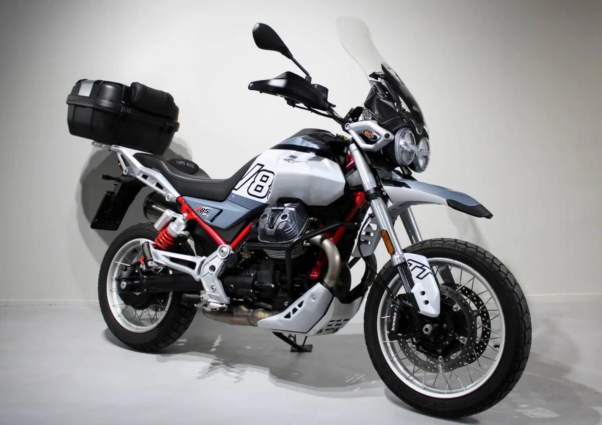 Moto Guzzi V85 TT (2024 - 26) (2)