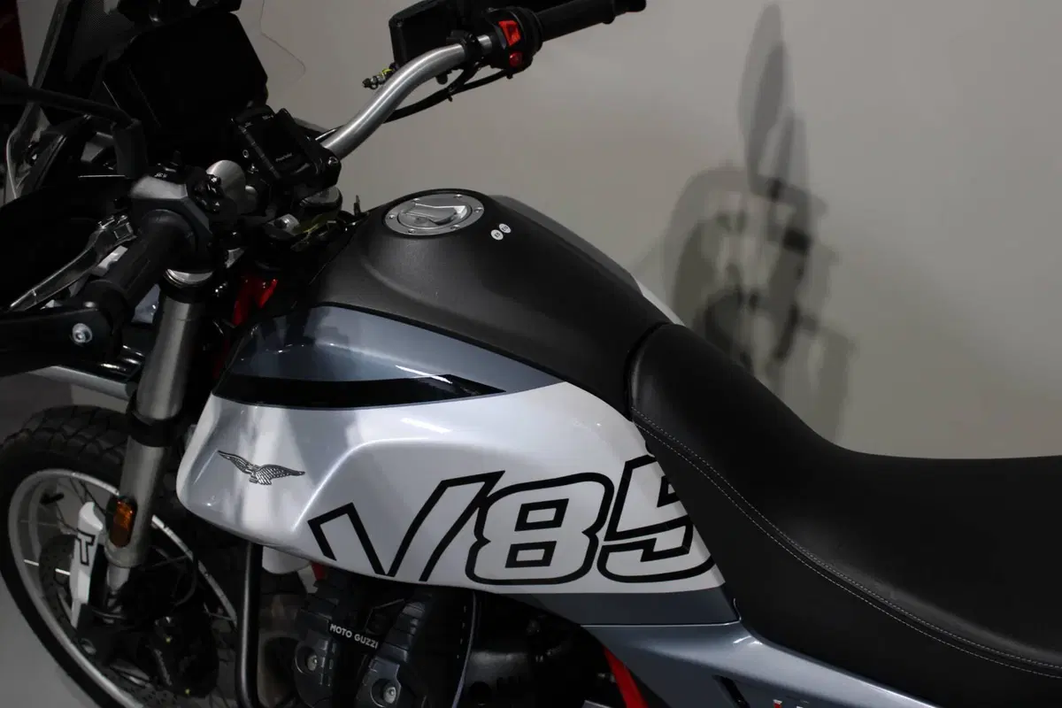 Moto Guzzi V85 TT (2024 - 26) (5)
