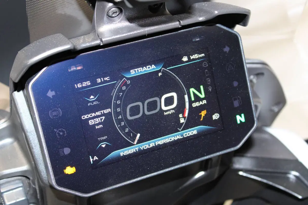 Moto Guzzi V85 TT (2024 - 26) (6)