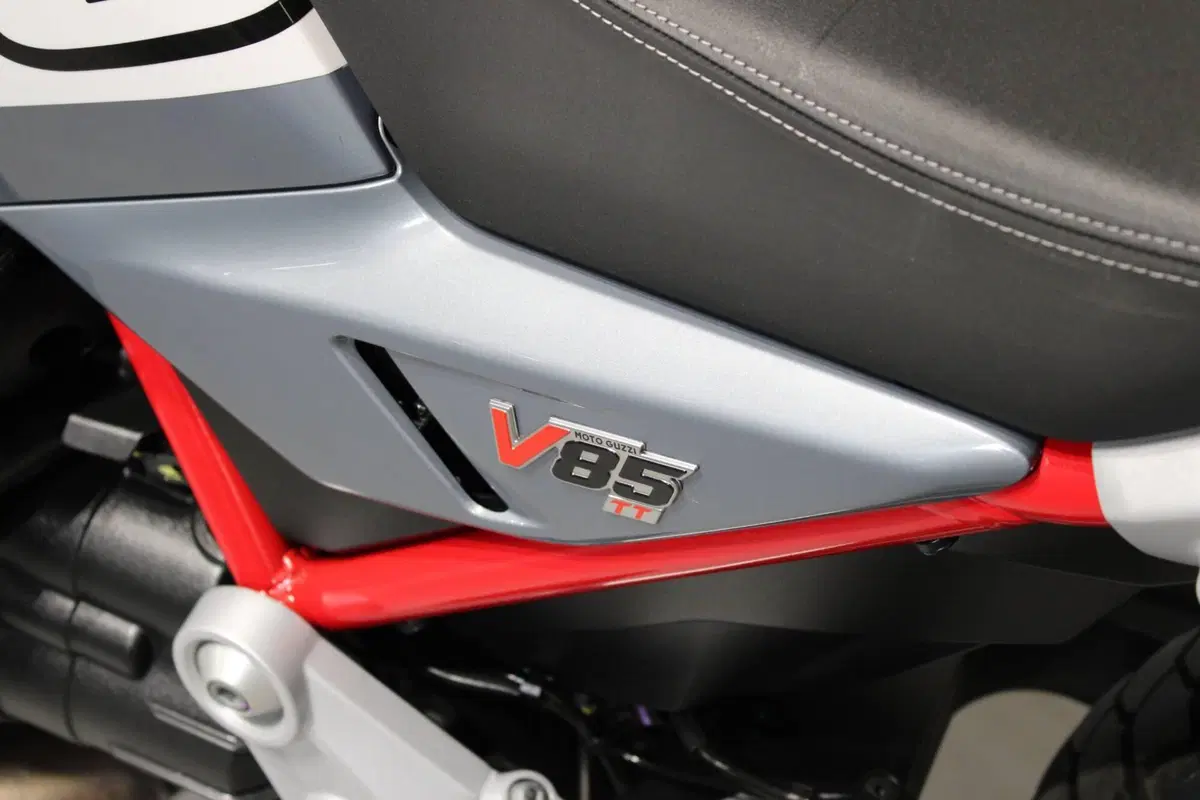 Moto Guzzi V85 TT (2024 - 26) (7)