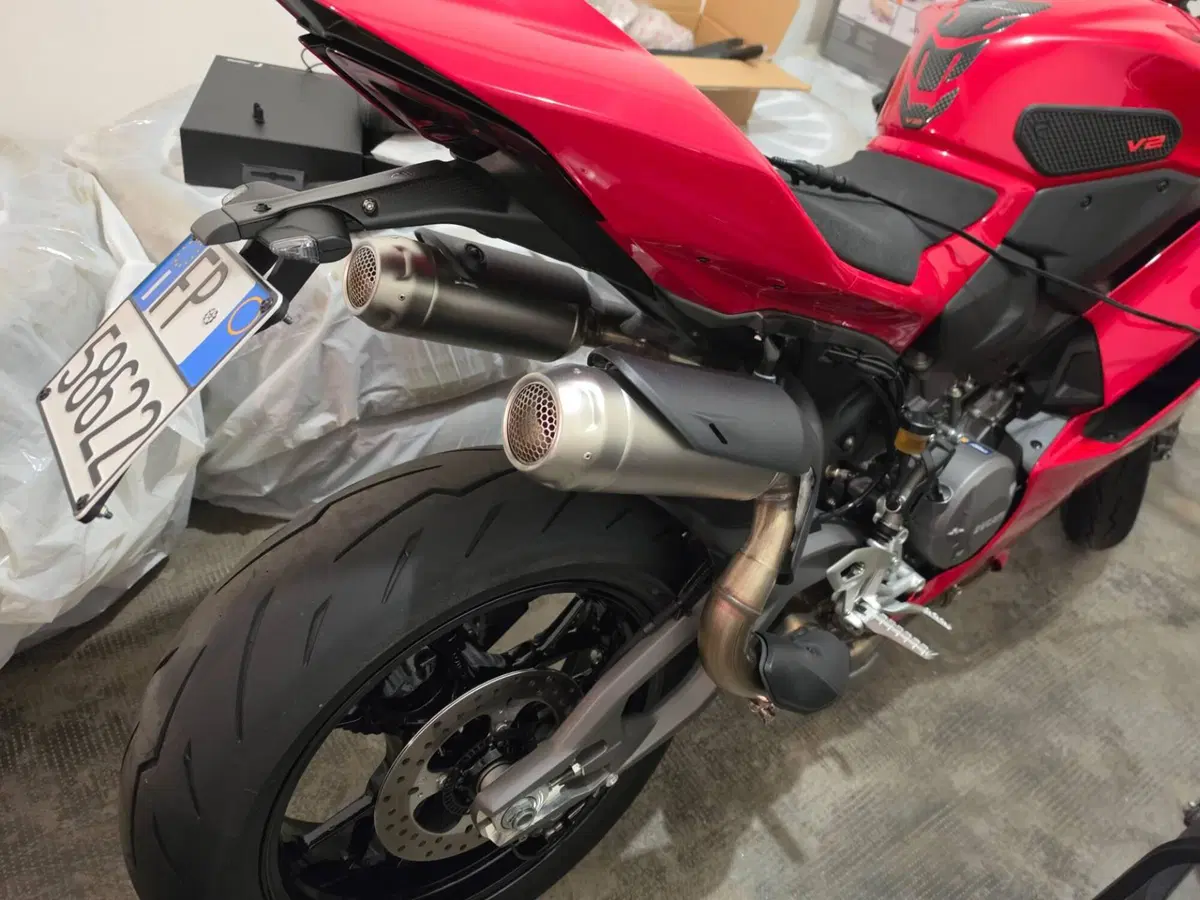 Ducati Panigale V2 S (2025 - 26) (2)