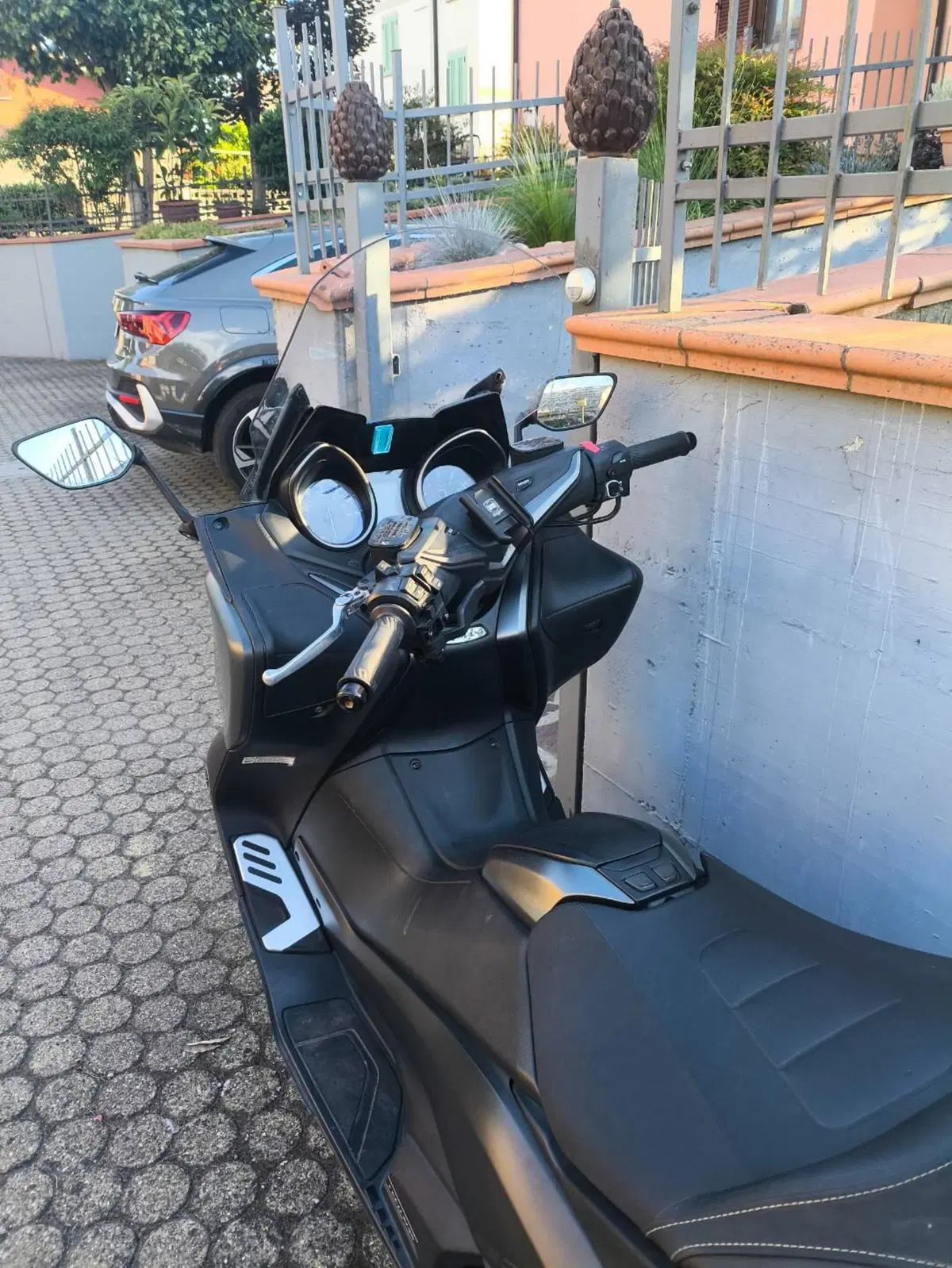 Yamaha T-Max 560 Tech Max (2020) (2)