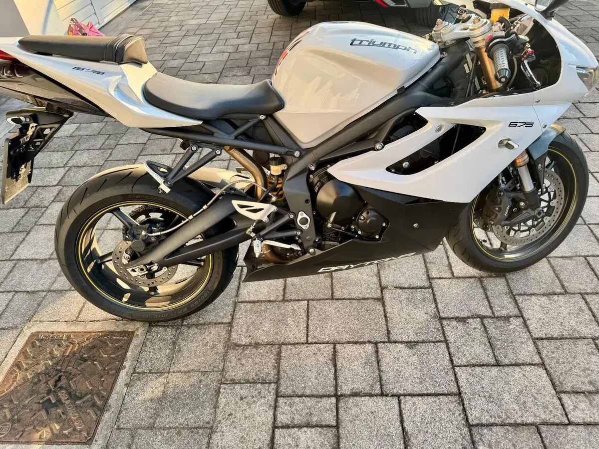Triumph Daytona 675 R (2010 - 12) (7)