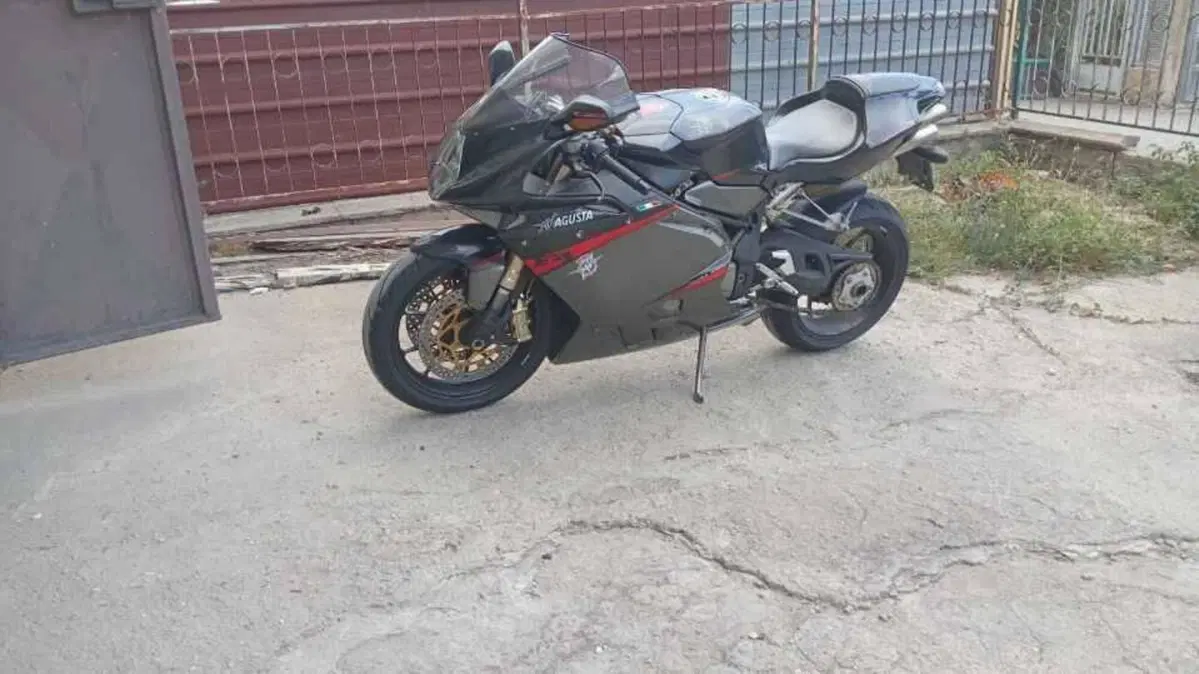 MV Agusta F4 1000 R 1+1 (2006 - 08) (2)
