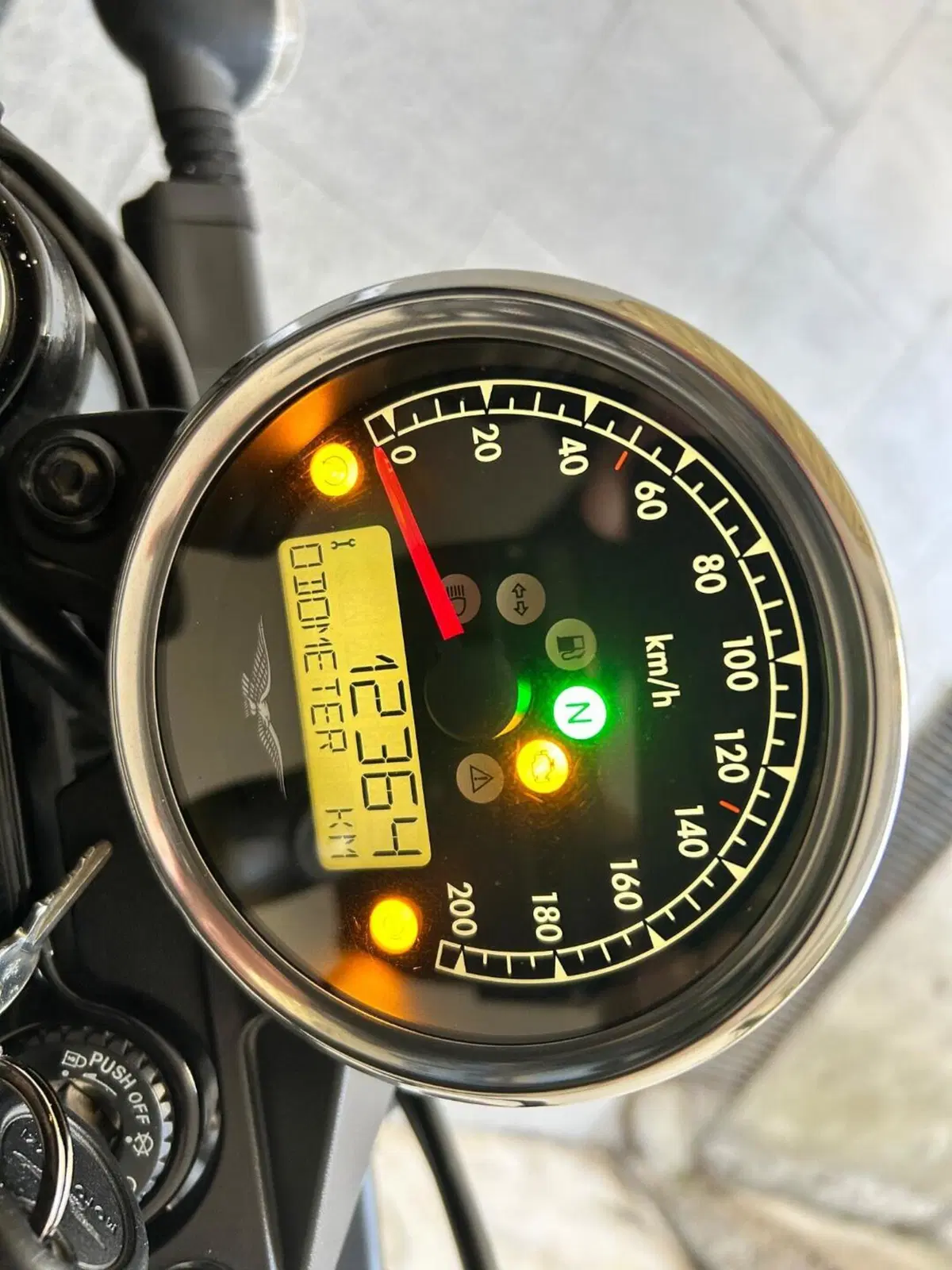 Moto Guzzi V7 III Stone (2017 - 20) (3)