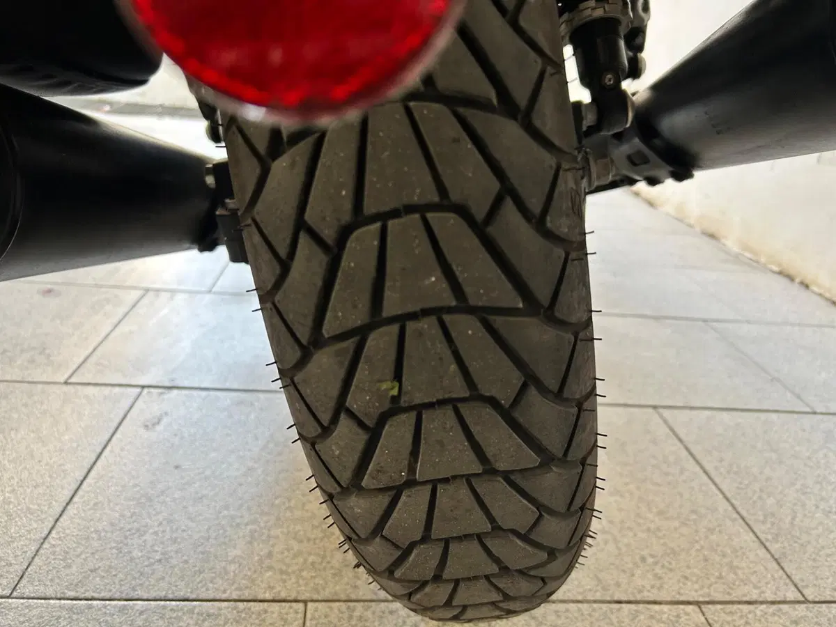 Moto Guzzi V7 III Stone (2017 - 20) (5)