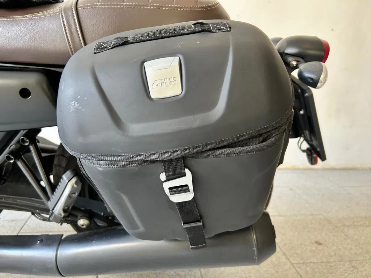 Moto Guzzi V7 III Stone (2017 - 20) (8)