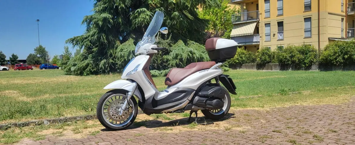 Piaggio Beverly 300 ABS-ASR (2021 - 25) (2)