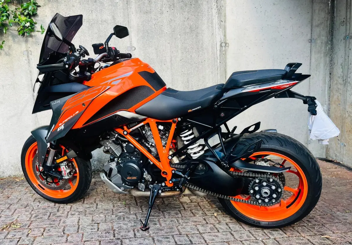 KTM 1290 Super Duke GT ABS (2016 - 18) (6)