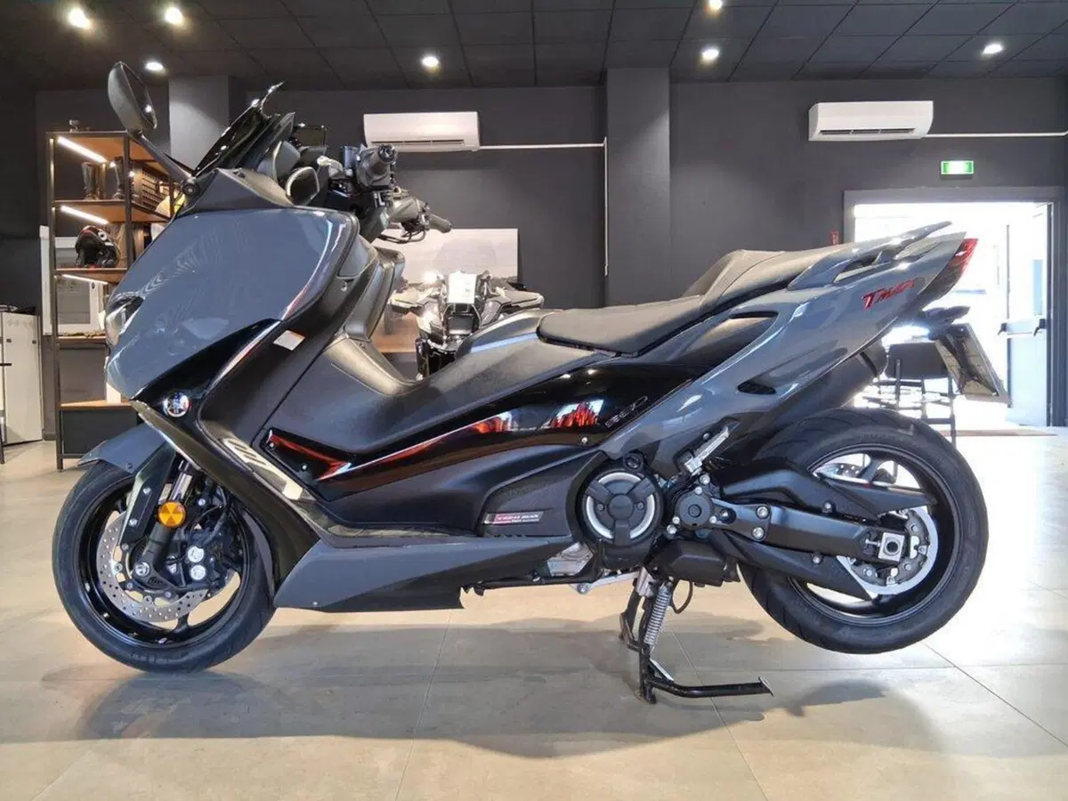 Yamaha T-Max 560 Tech Max (2021) (5)