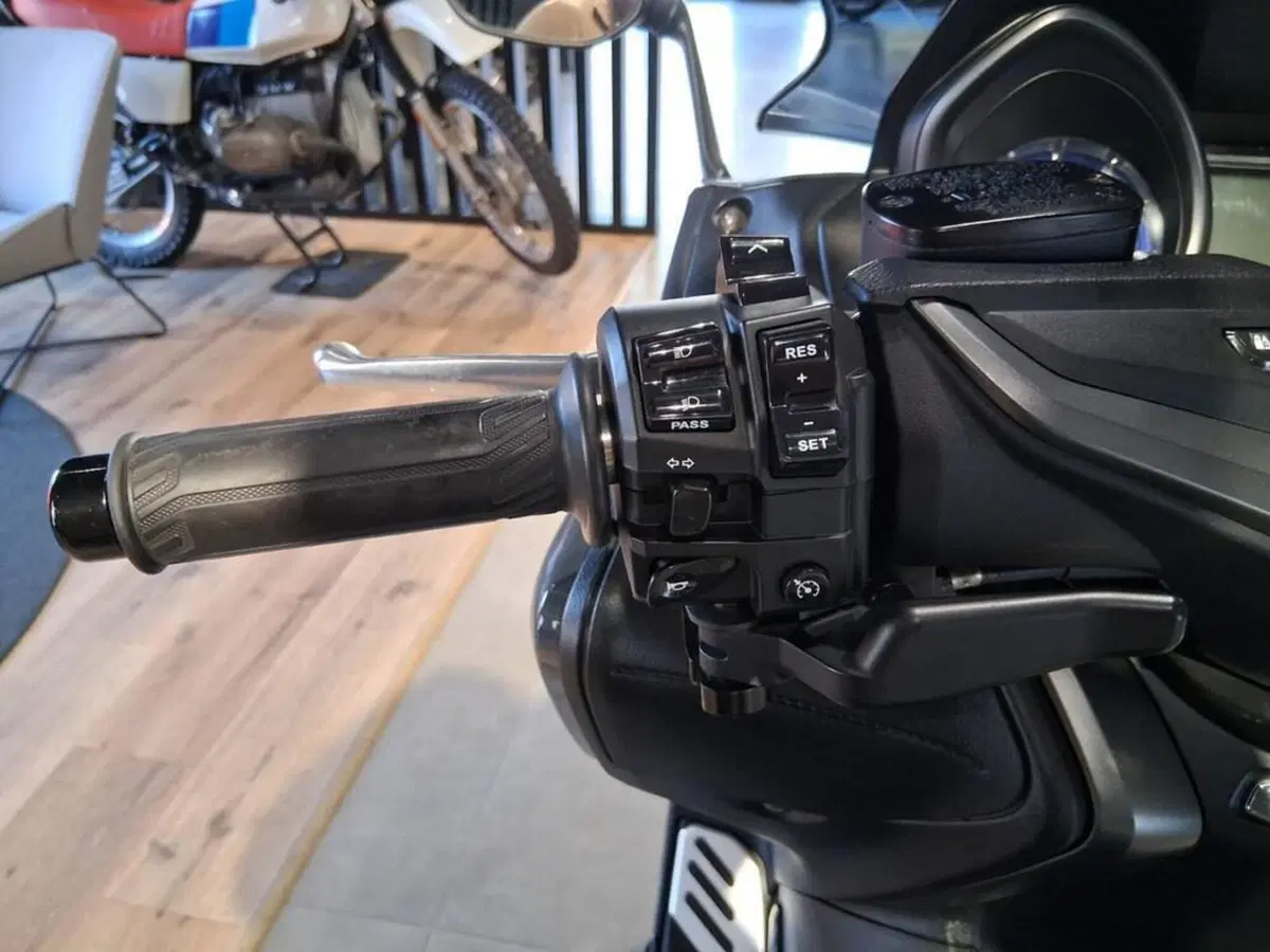Yamaha T-Max 560 Tech Max (2021) (10)