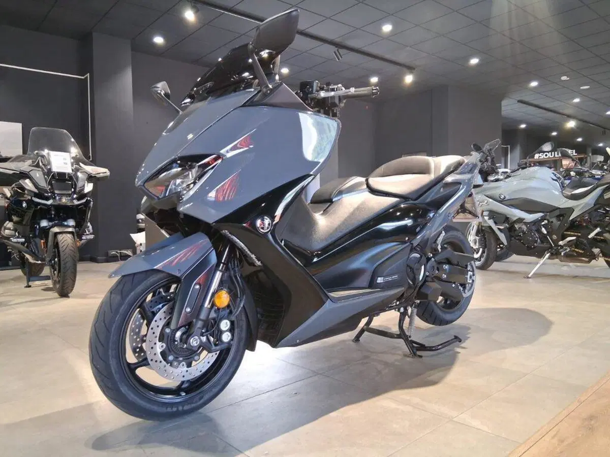 Yamaha T-Max 560 Tech Max (2021) (4)