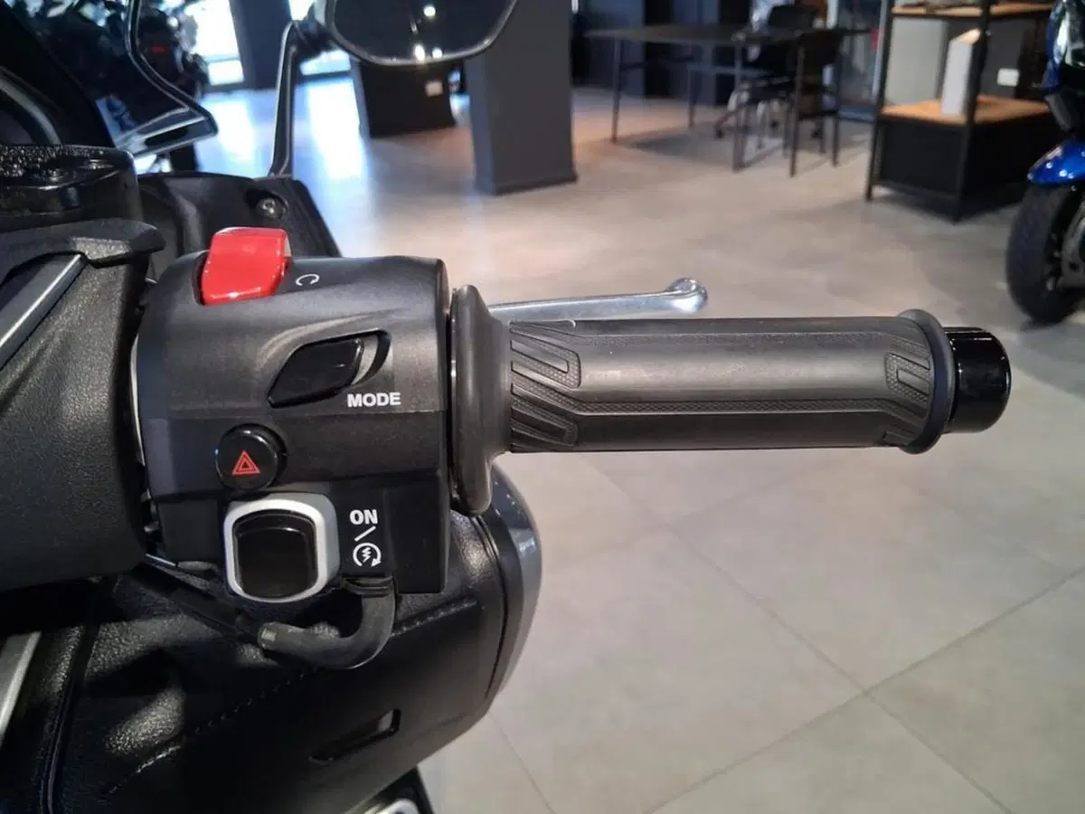 Yamaha T-Max 560 Tech Max (2021) (11)