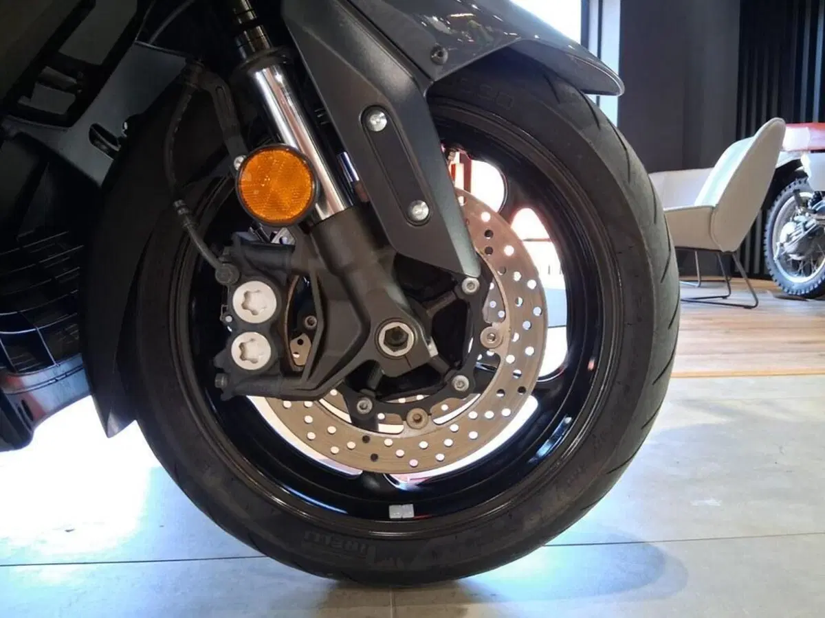 Yamaha T-Max 560 Tech Max (2021) (13)