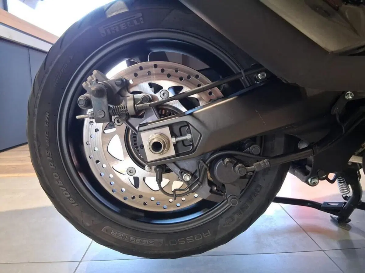 Yamaha T-Max 560 Tech Max (2021) (14)