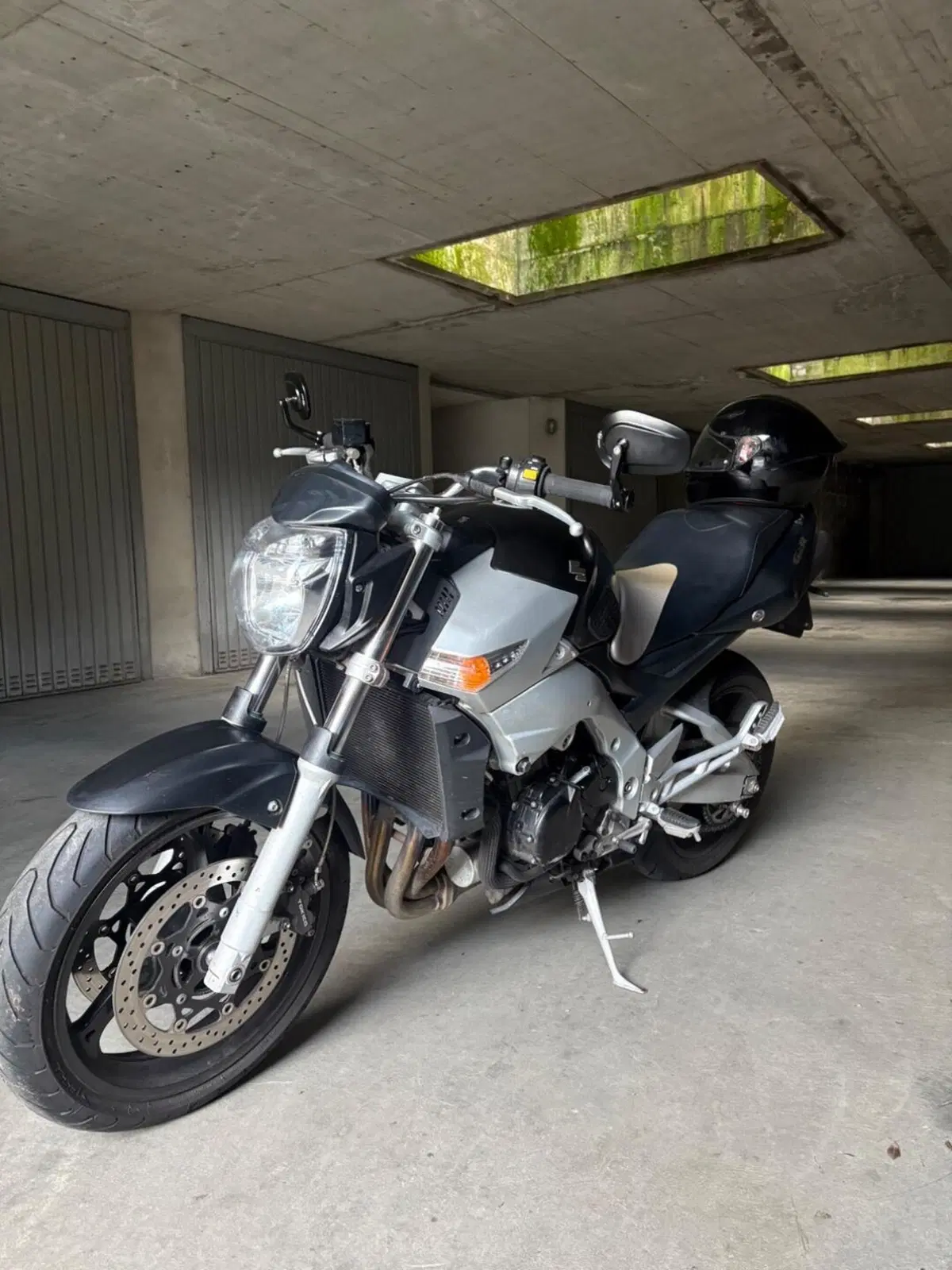 Suzuki GSR 600 (2006 - 11) (2)