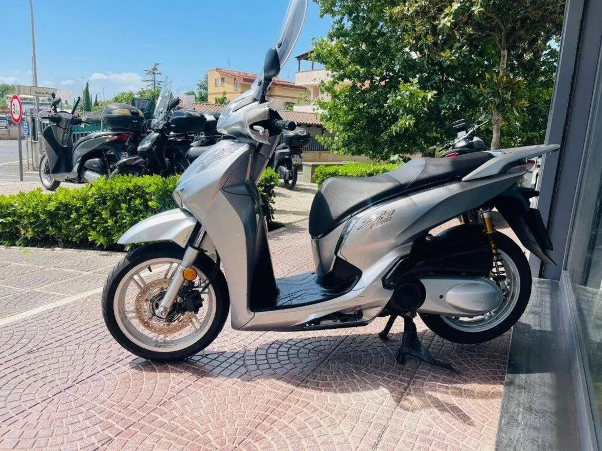 Honda SH 300 i ABS (2016 - 20) (9)