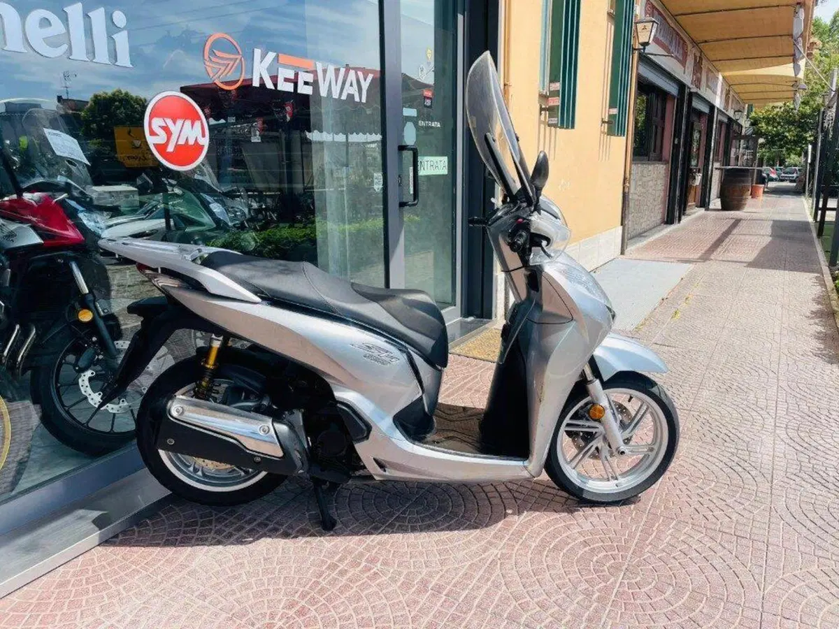 Honda SH 300 i ABS (2016 - 20) (7)