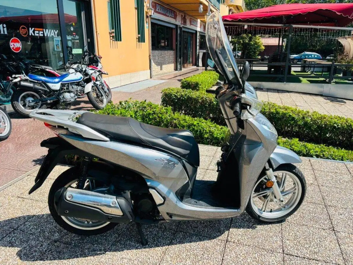 Honda SH 300 i ABS (2016 - 20) (6)