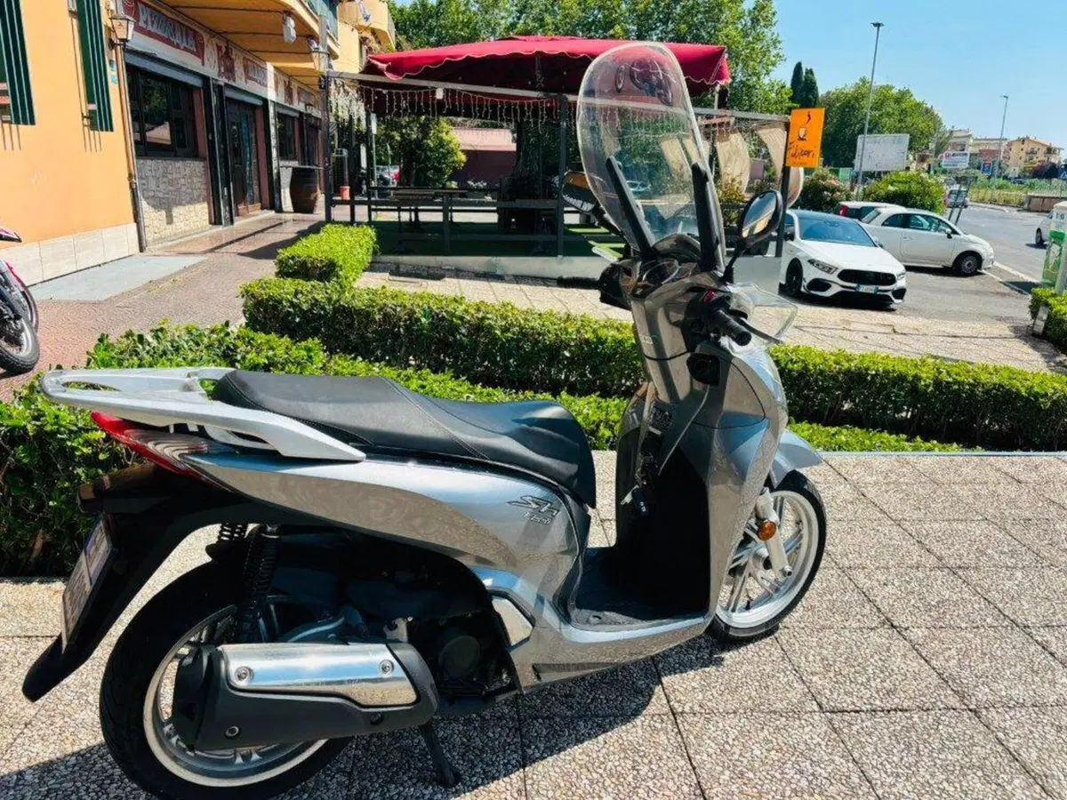 Honda SH 300 i ABS (2016 - 20) (8)