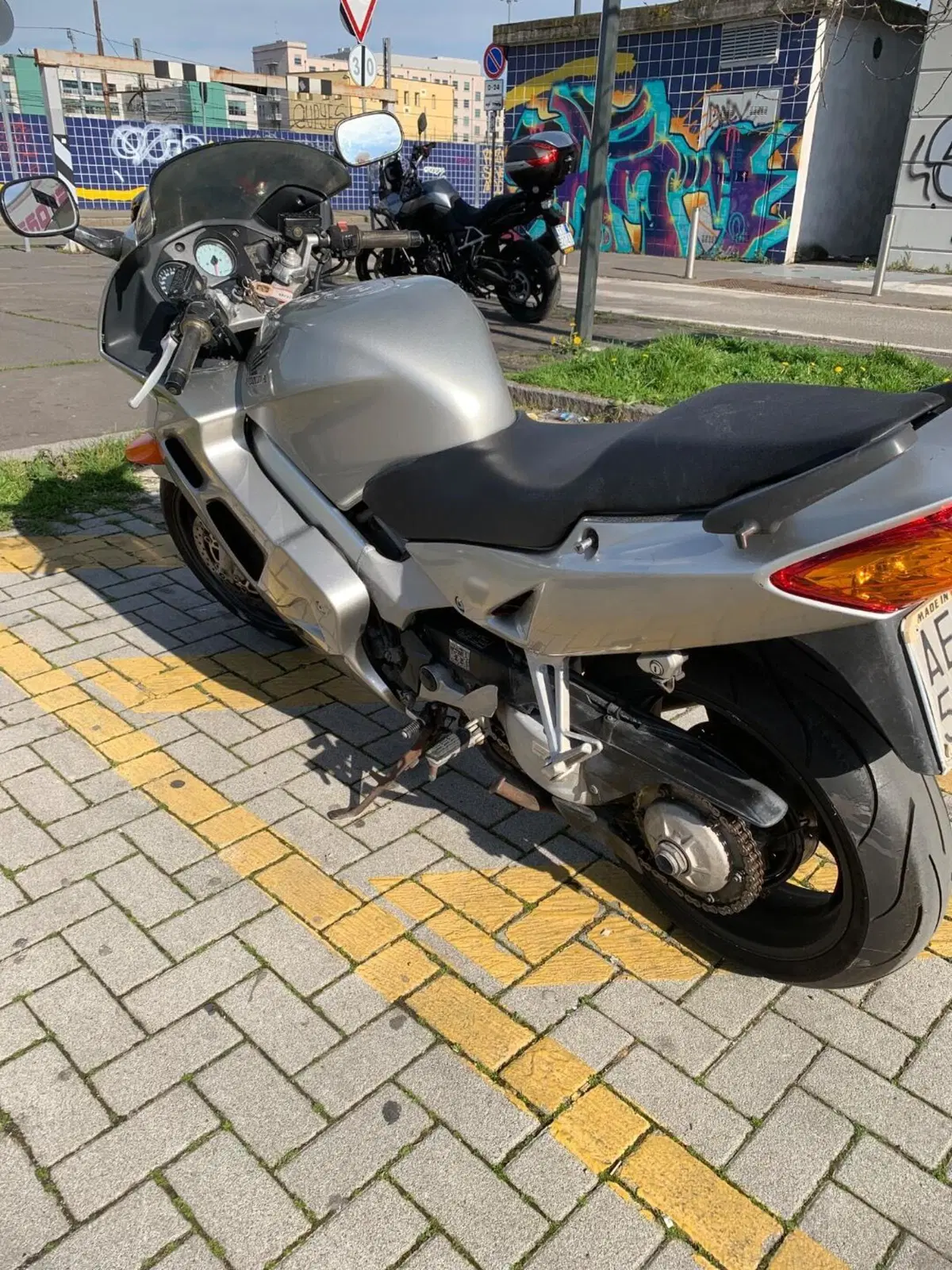 Honda VFR 800 (1998 - 01) (2)