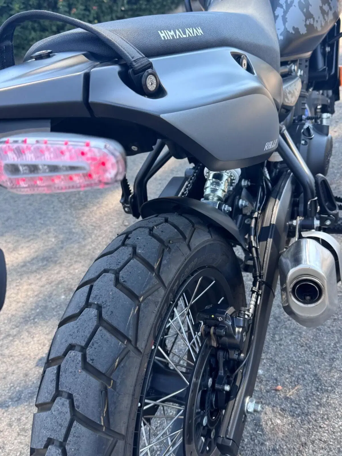 Royal Enfield Himalayan 450 Mana Black (2026) (15)