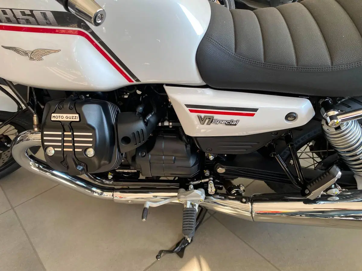 Moto Guzzi V7 Special (2025 - 26) (5)