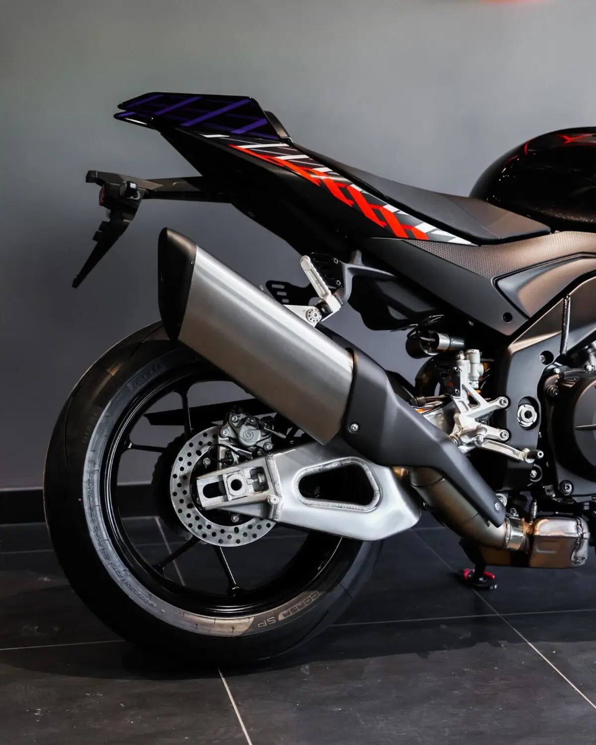 Aprilia Tuono V4 Factory (2025 - 26) (6)
