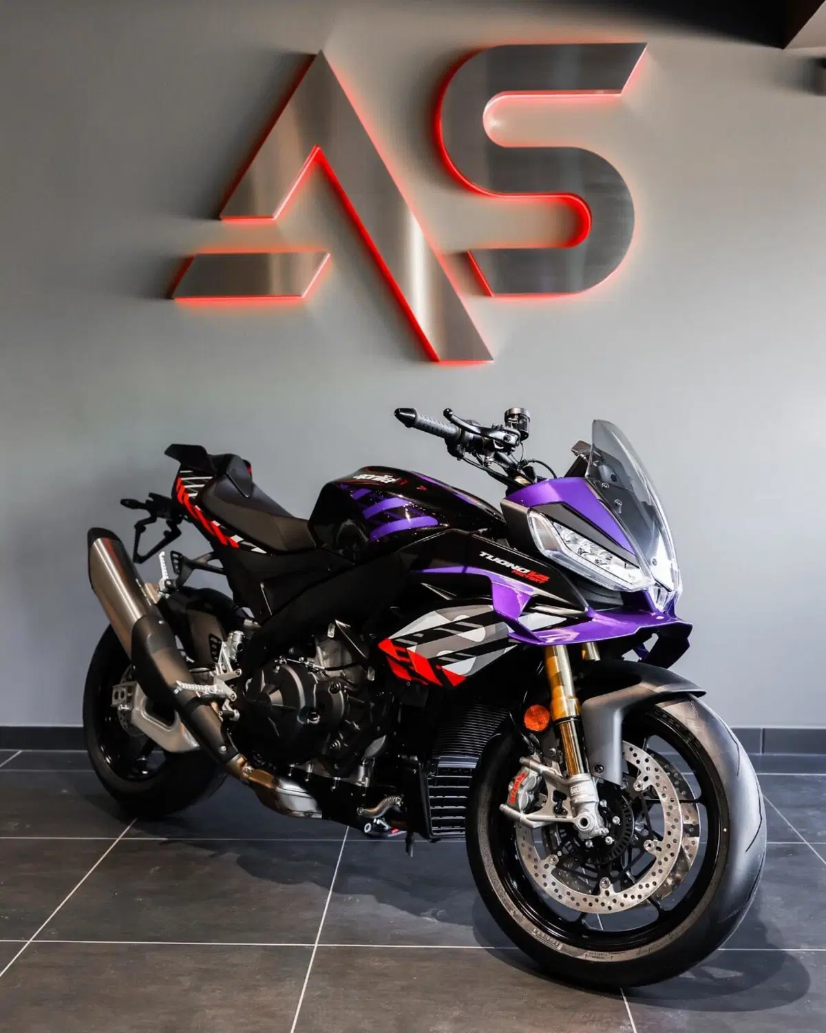Aprilia Tuono V4 Factory (2025 - 26) (2)