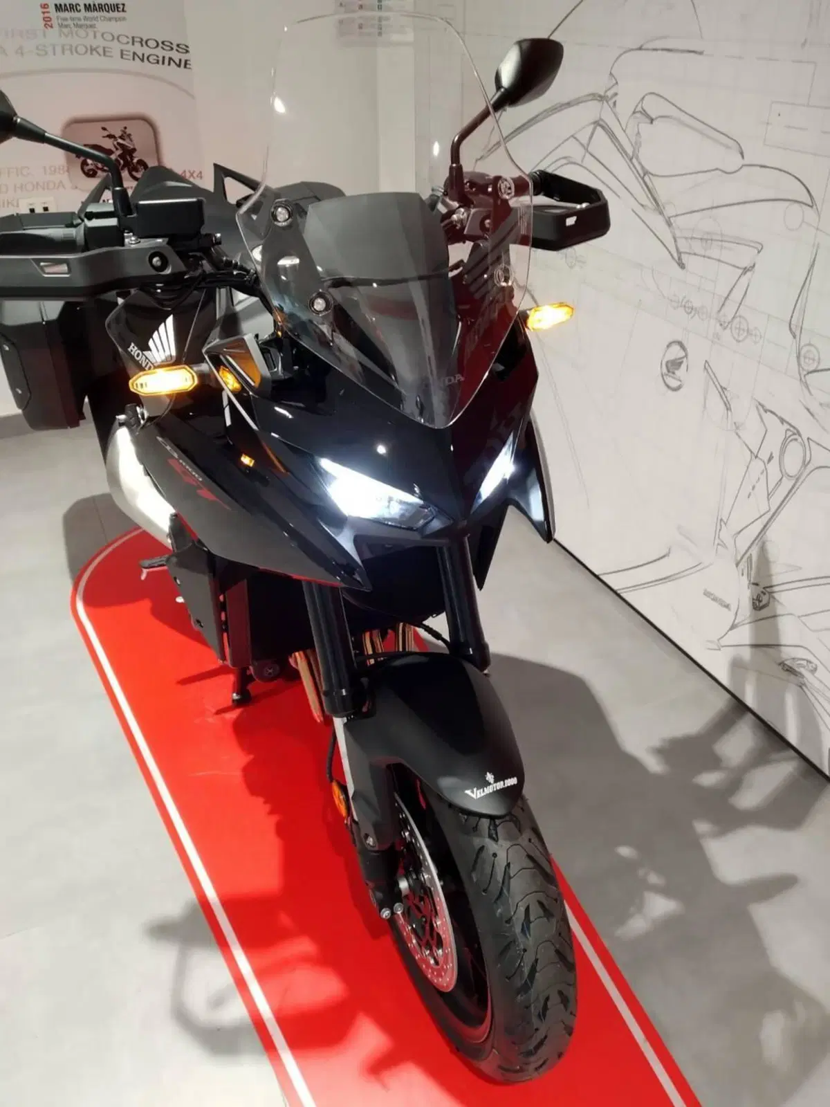 Honda CB 1000 GT (2026) (6)