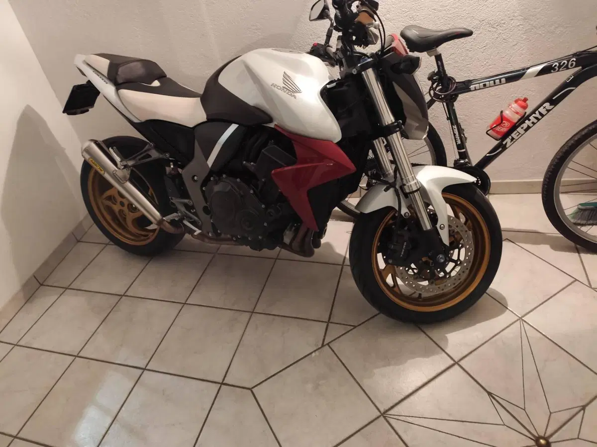 Honda CB 1000 R (2008 - 10) (2)