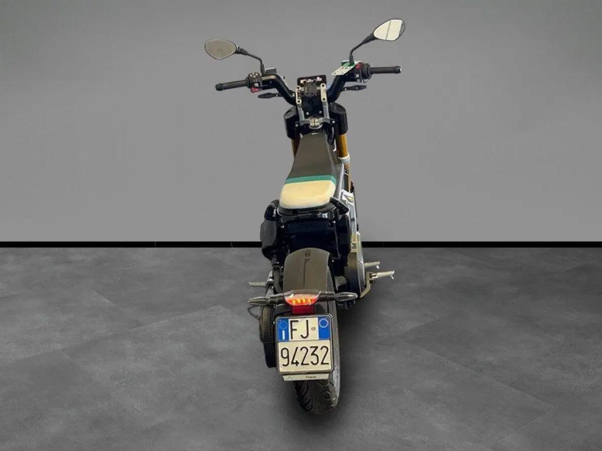 Bmw CE 02 (2024 - 26) (4)