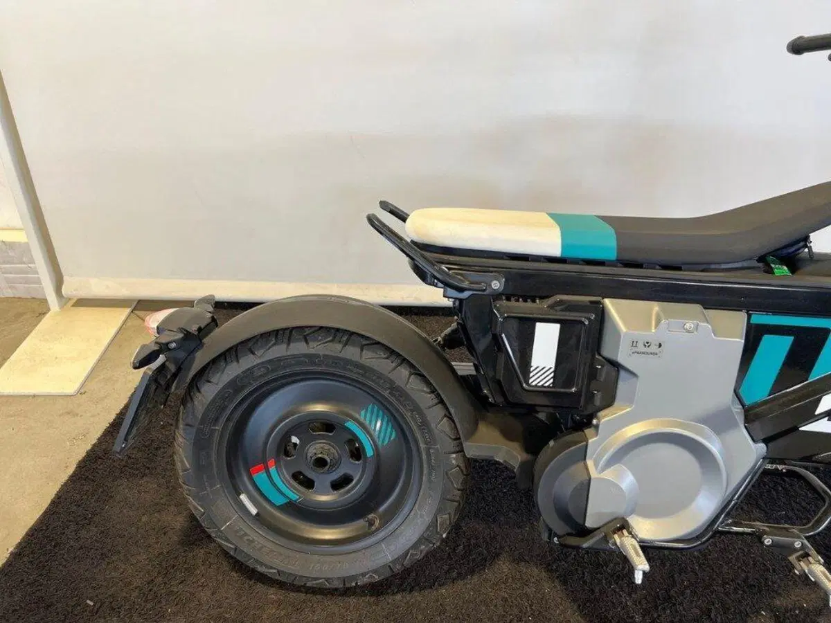 Bmw CE 02 (2024 - 26) (10)