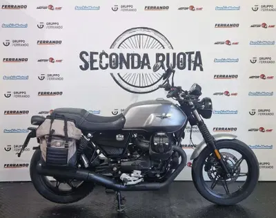 Moto Guzzi V7 Stone (2021 - 24) usata