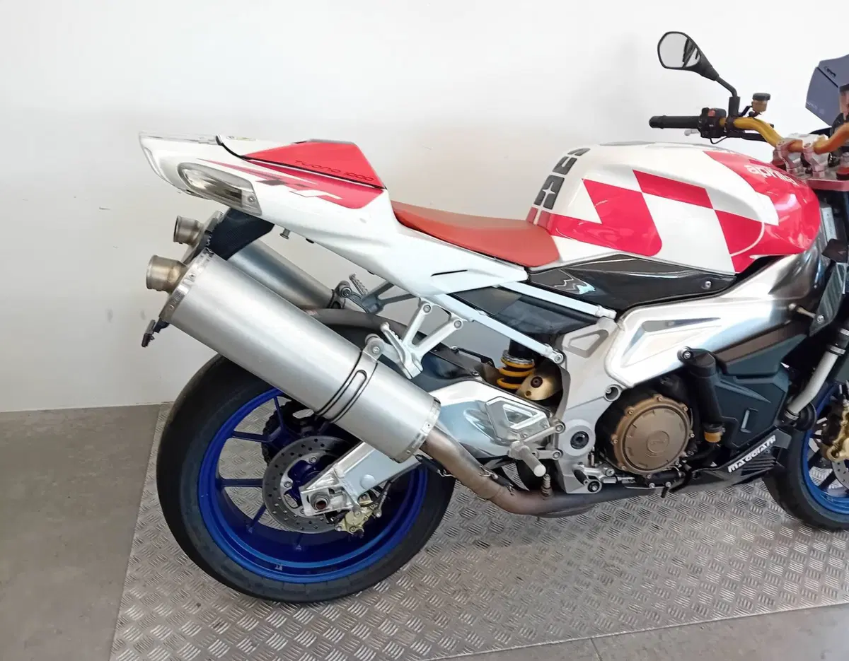 Aprilia Tuono 1000 R (2006 - 10) (6)