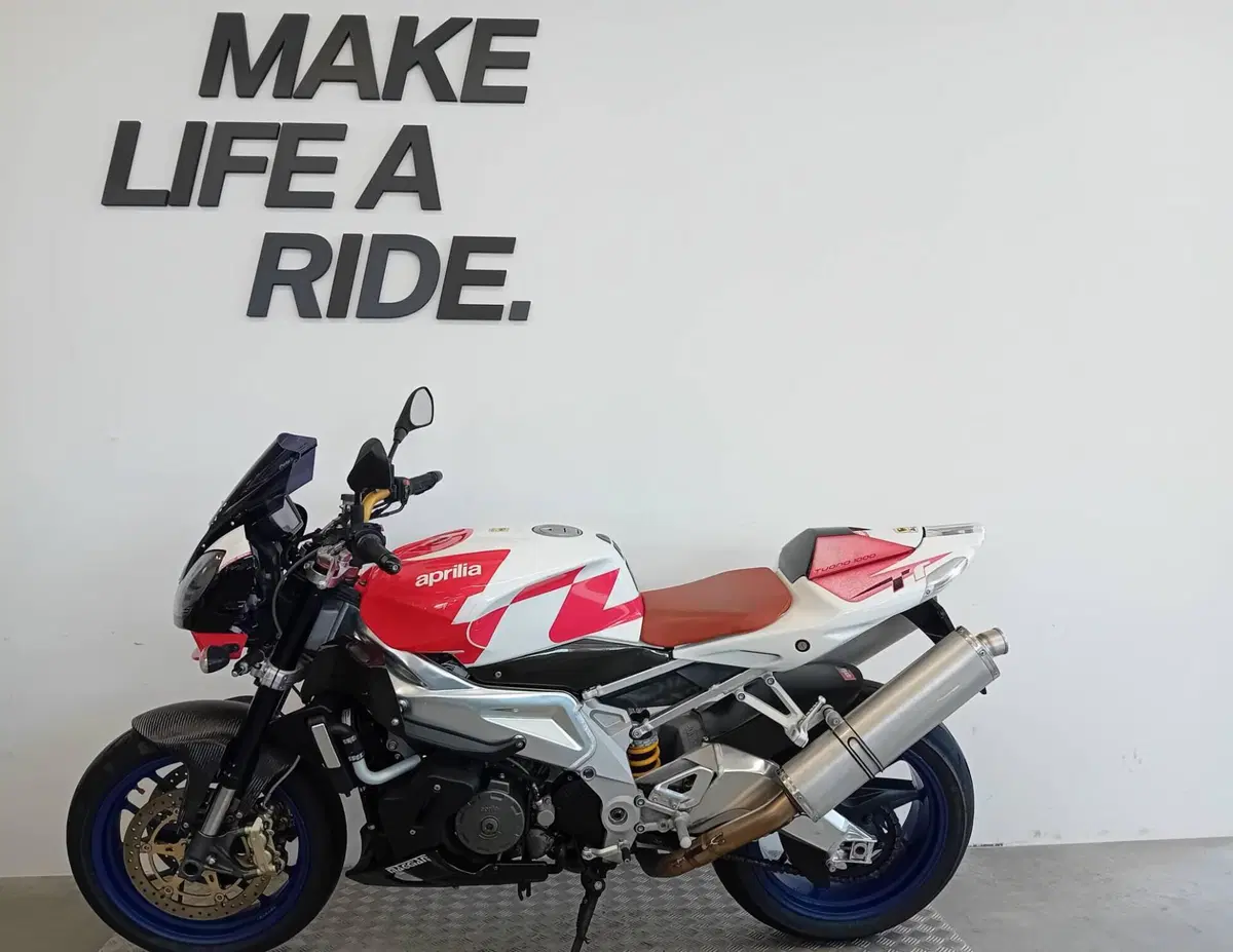 Aprilia Tuono 1000 R (2006 - 10) (2)