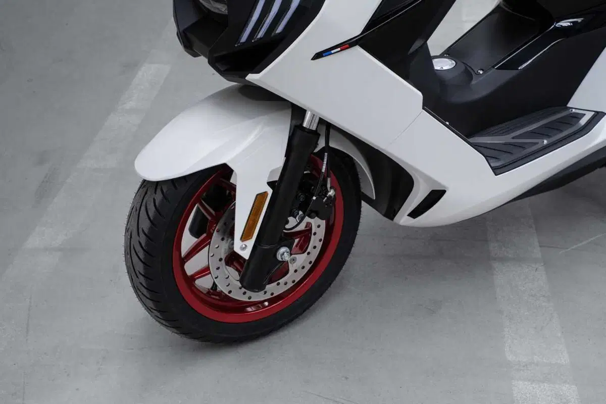 Peugeot Pulsion EVO R: lo scooter da 100 esemplari che gioca la carta dell'esclusività (6)