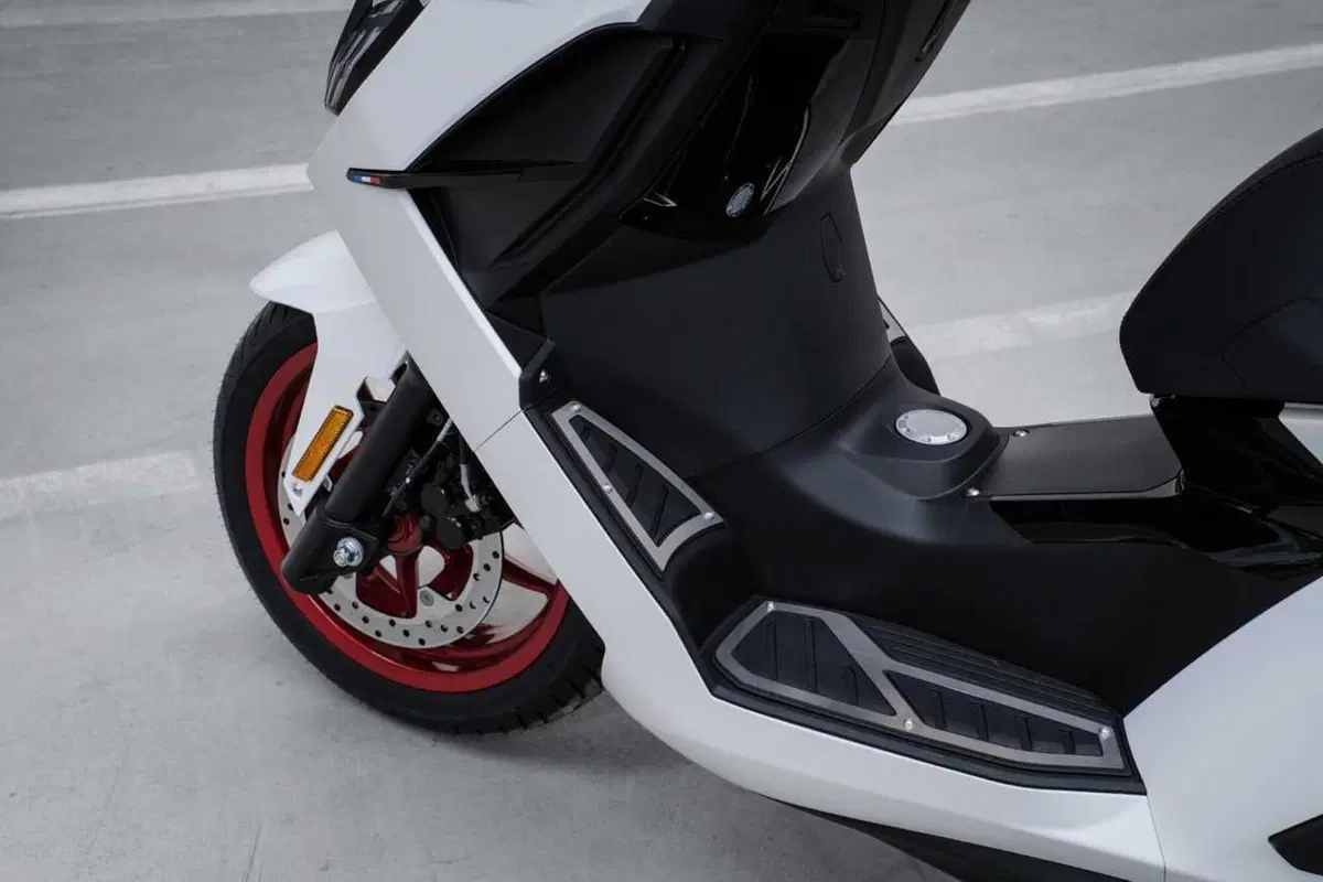 Peugeot Pulsion EVO R: lo scooter da 100 esemplari che gioca la carta dell'esclusività (8)