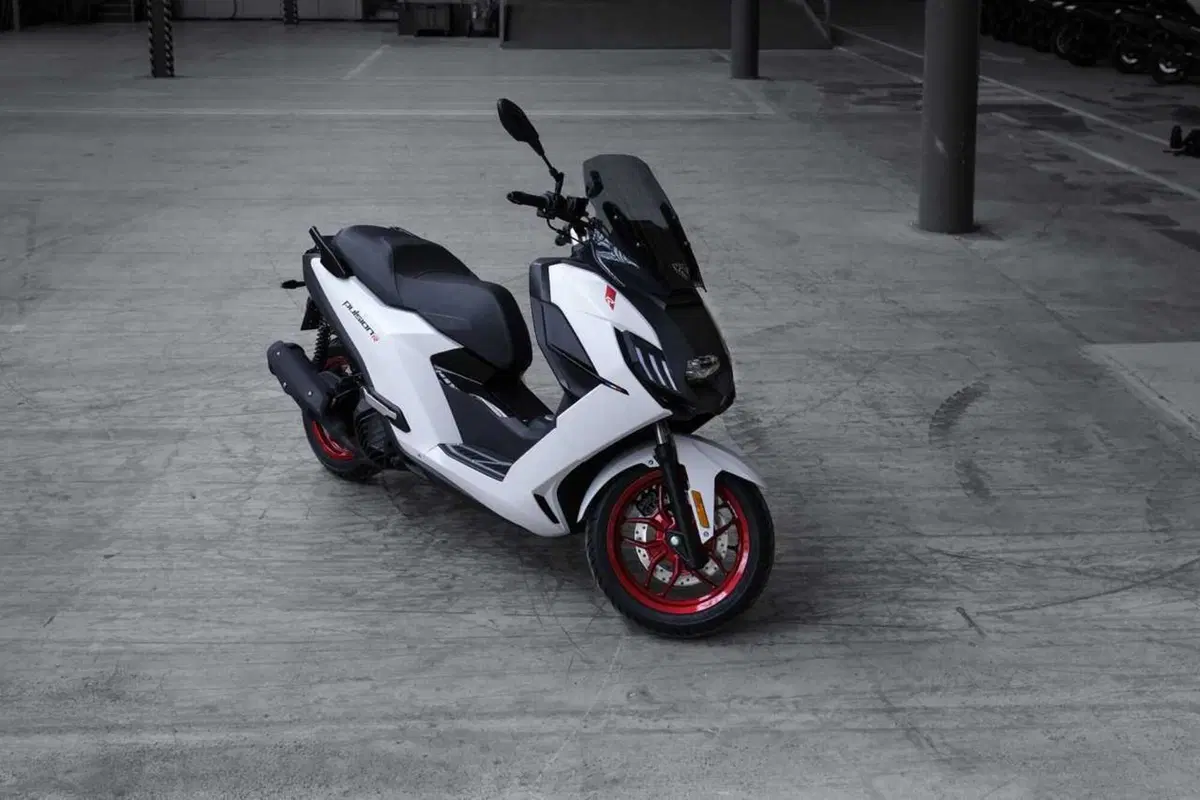 Peugeot Pulsion EVO R: lo scooter da 100 esemplari che gioca la carta dell'esclusività (9)