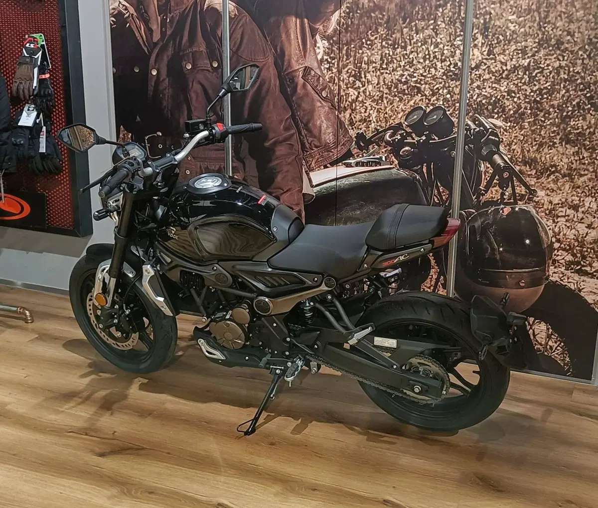 Voge Trofeo 300AC (2021 - 26) (5)