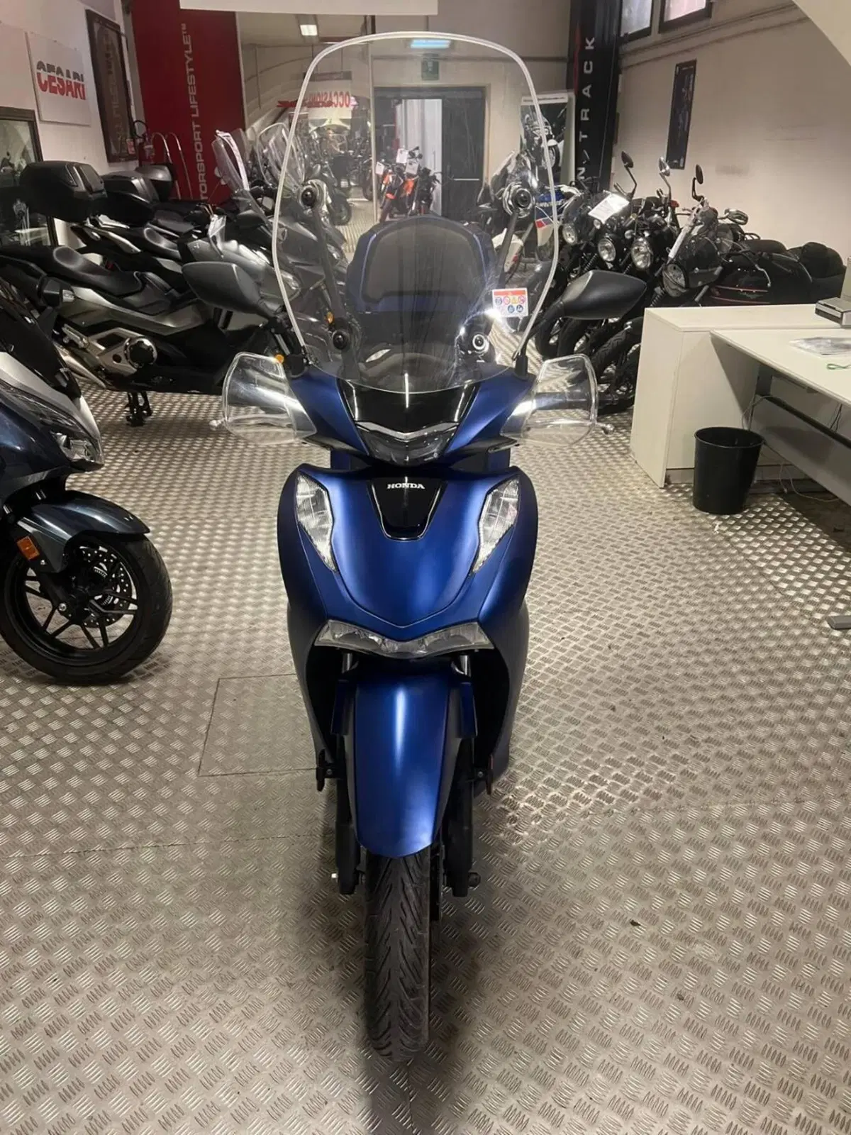 Honda SH 150i (2024 - 25) (3)