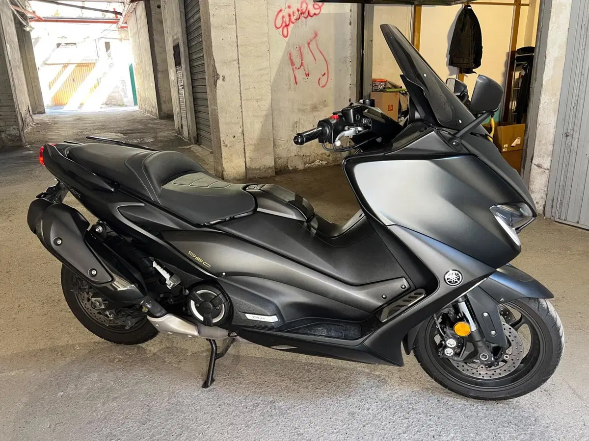 Yamaha T-Max 560 (2020 - 21) (3)