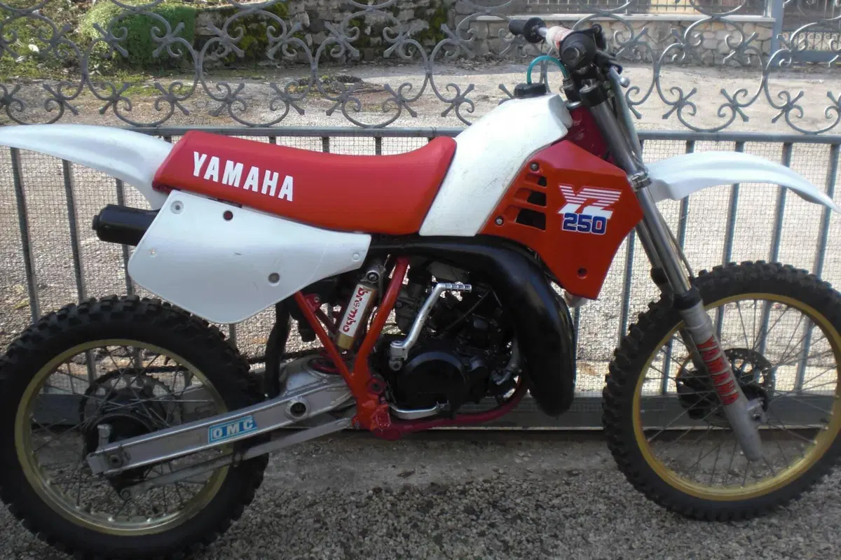 Yamaha YZ 250 (2)