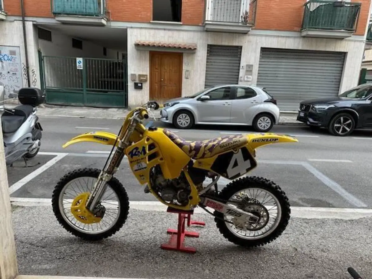 Suzuki RM 125 (4)