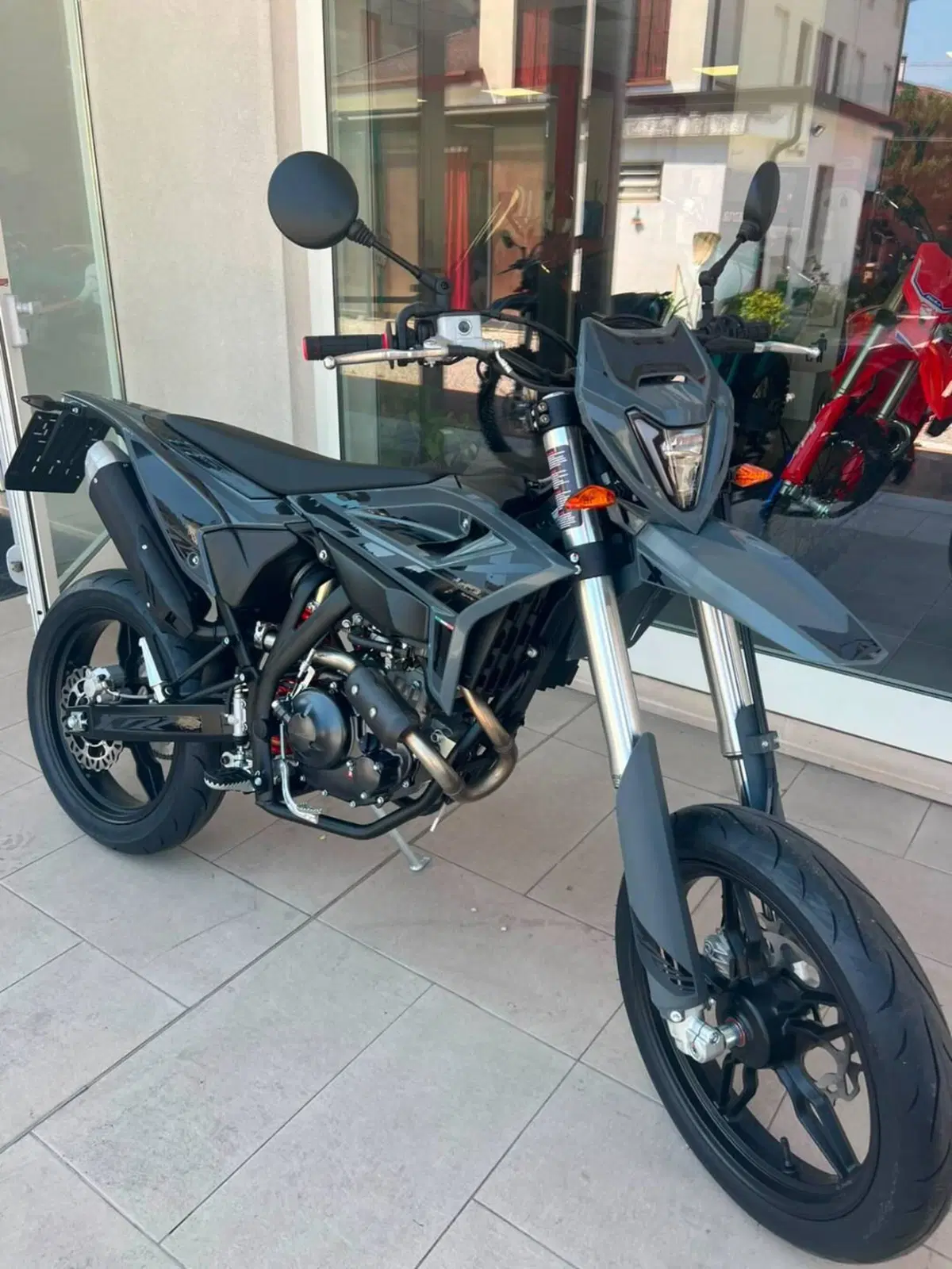 Betamotor RR 125 4T Motard T - X Special Edition (2025 - 26) (2)
