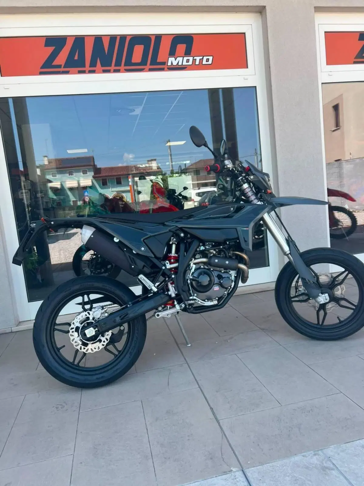 Betamotor RR 125 4T Motard T - X Special Edition (2025 - 26) (4)